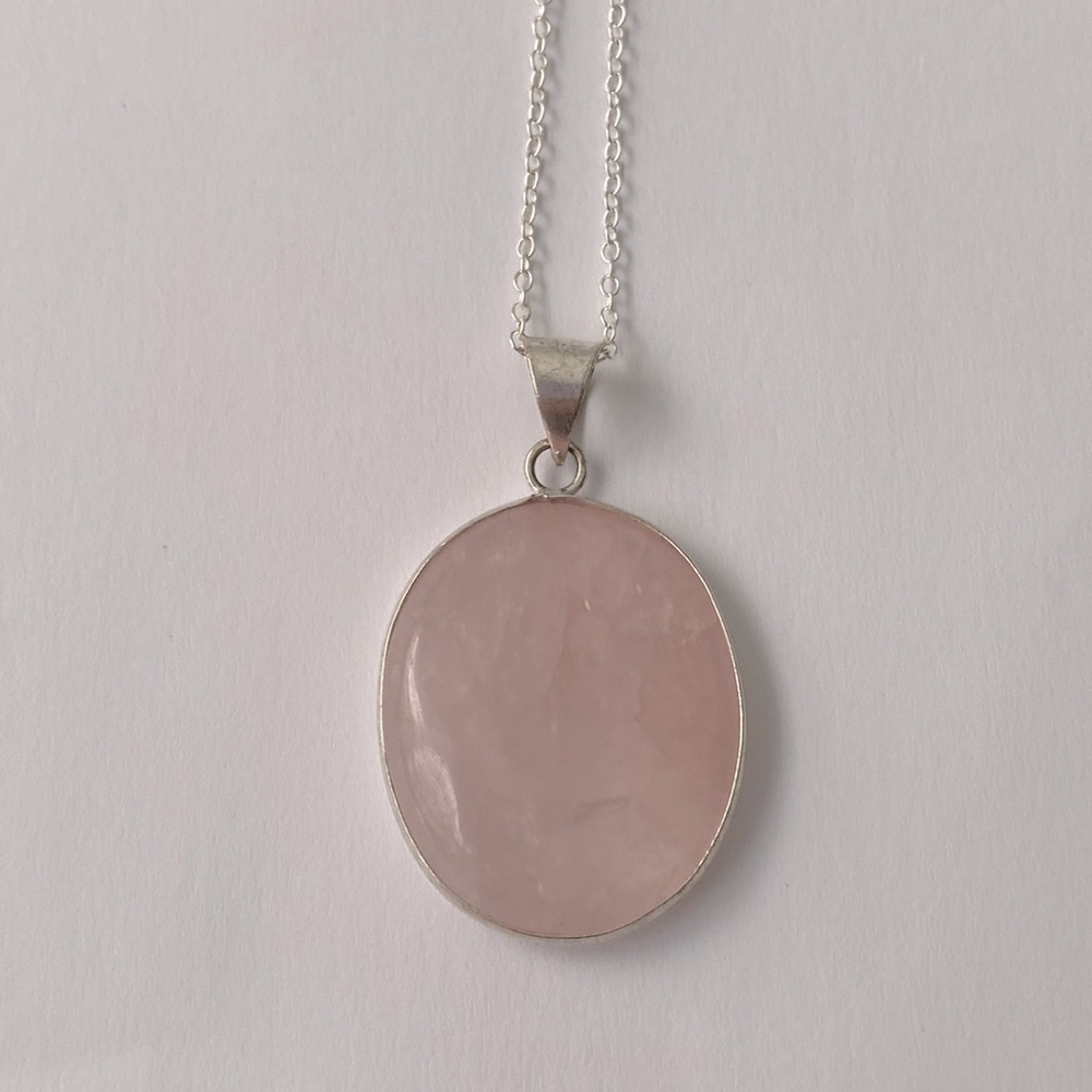 Beautiful new ,natural Rose Quartz pendant on pretty 925 marked chain